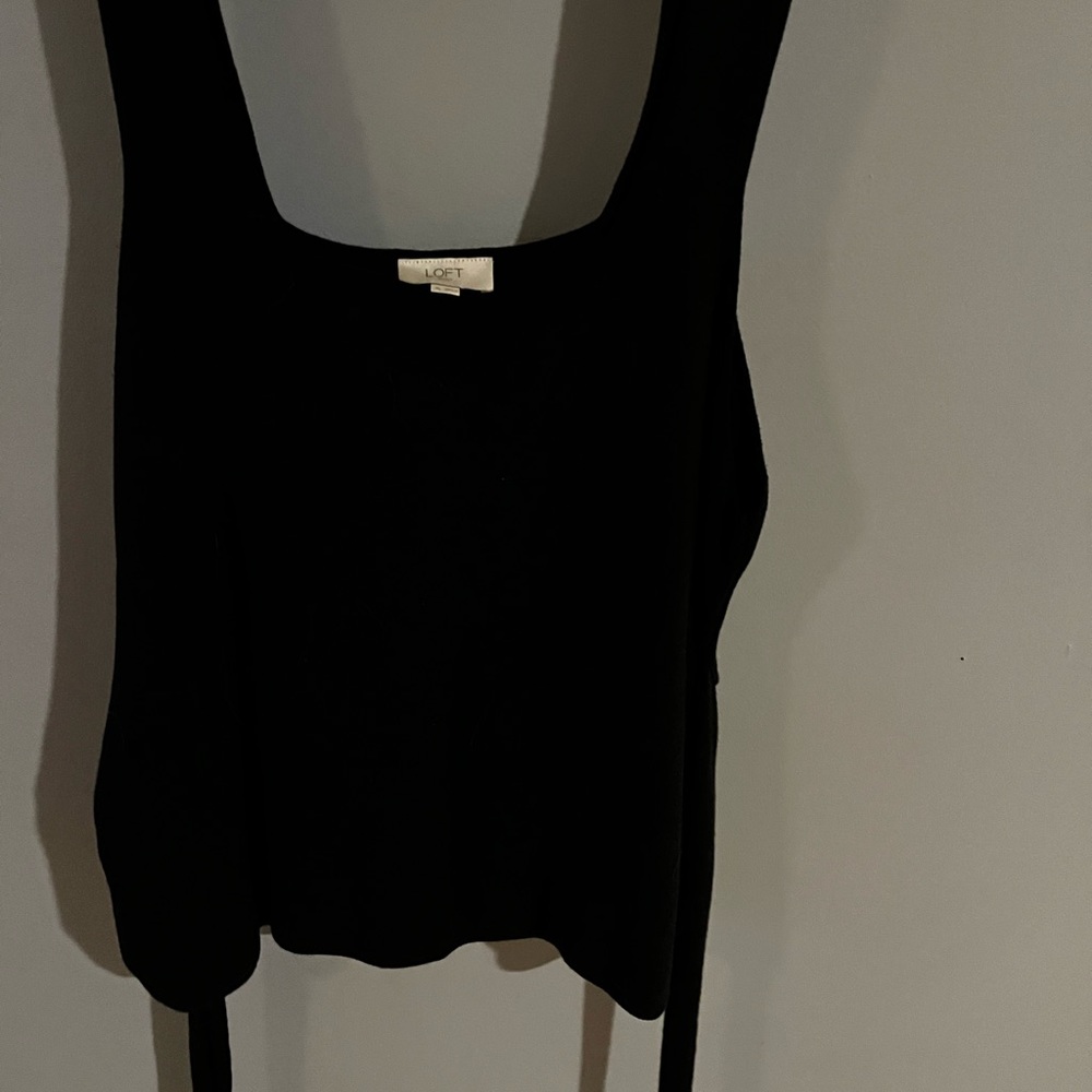 The loft black top with tie back